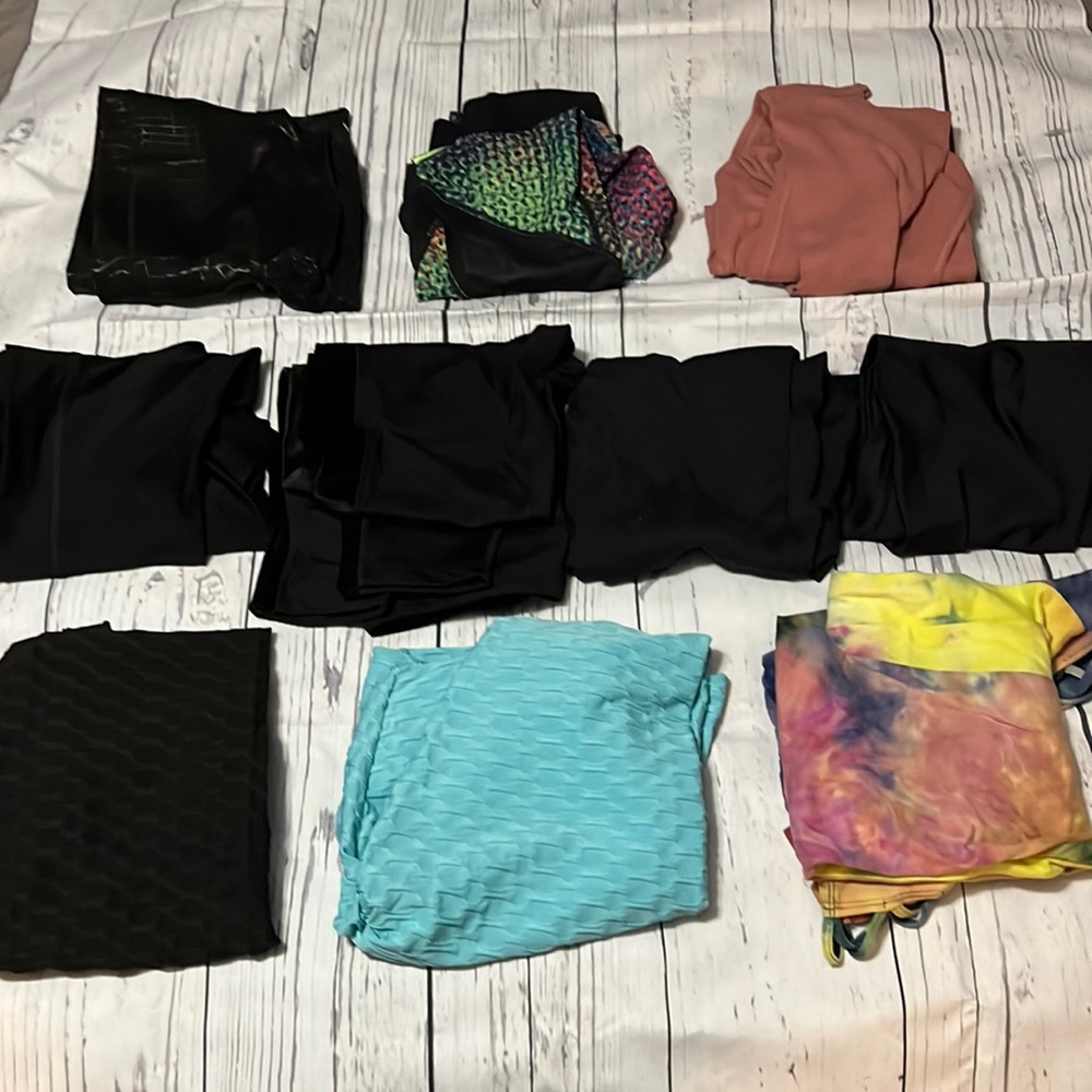 10 pair of medium workout leggings.(Pink,Nike,UA,Amazon)